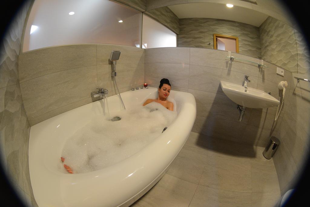 Hotel Stardust Nové Zámky Zimmer foto