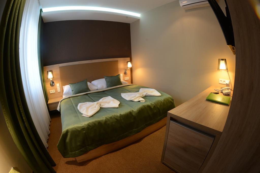 Hotel Stardust Nové Zámky Zimmer foto